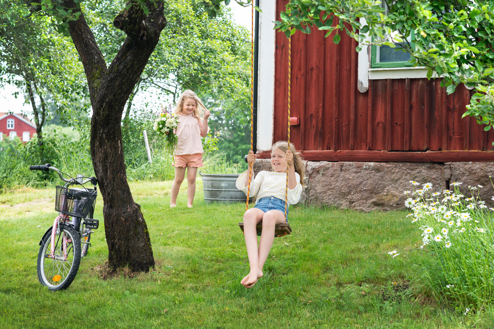 Children playing in the garden. - 2